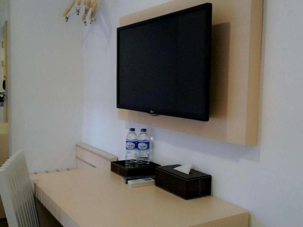 Hotel 88 Grogol By Wh Jakarta Exterior foto