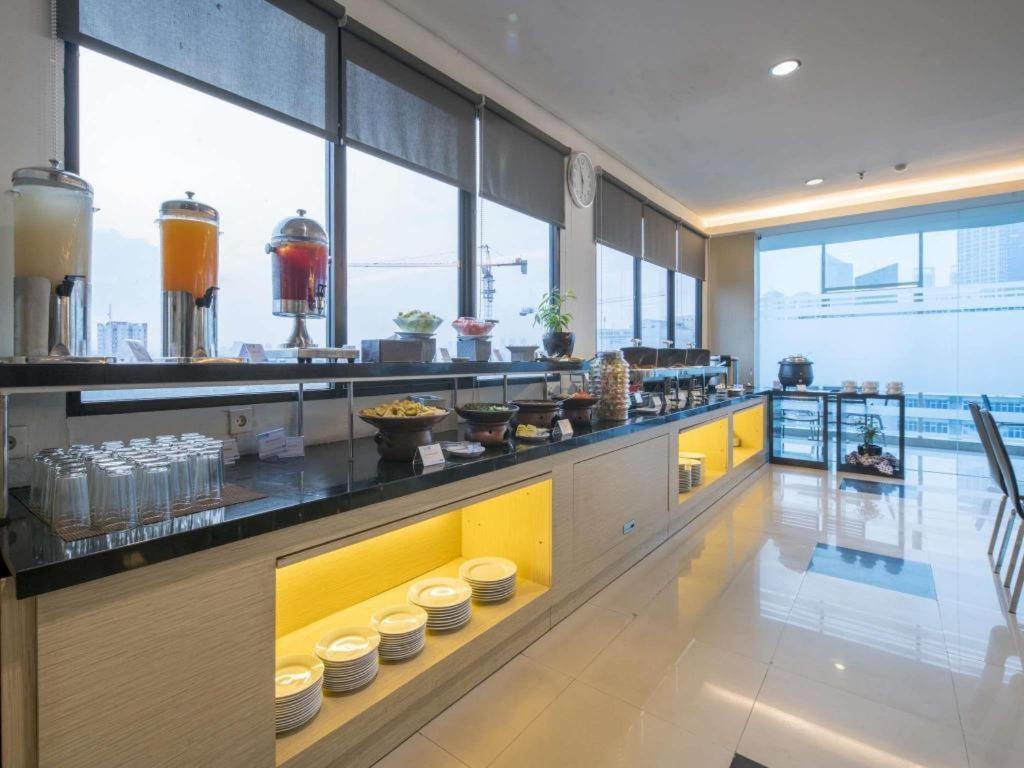 Hotel 88 Grogol By Wh Jakarta Exterior foto